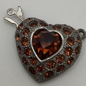 Single strand 20mm crystal heart clasp